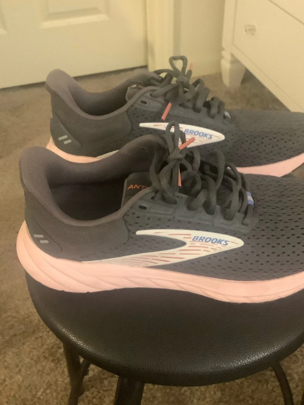 Brooks Anthem 6 Sneakers Size 8 1/2 Gray
